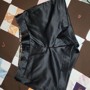 Express design studio black and gold shorts cute size 4